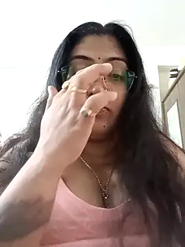 Snapshot of LAVERNIYA_ chatting on 09/12/25, 11:10 LAVERNIYA online show from 09/12/25, 11:10