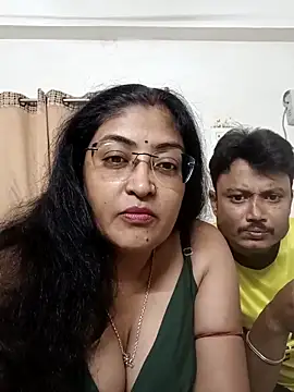 Snapshot of LAVERNIYA_ chatting on 09/18/25, 11:45 LAVERNIYA online show from 09/18/25, 11:45