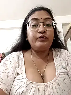 Snapshot of LAVERNIYA_ chatting on 09/26/25, 05:06 LAVERNIYA online show from 09/26/25, 05:06