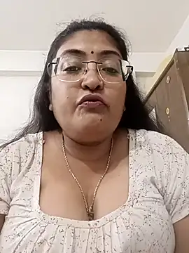 Snapshot of LAVERNIYA_ chatting on 10/09/25, 11:41 LAVERNIYA online show from 10/09/25, 11:41