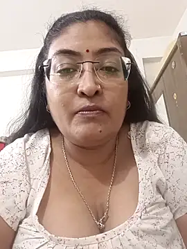 Snapshot of LAVERNIYA_ chatting on 10/16/25, 12:39 LAVERNIYA online show from 10/16/25, 12:39