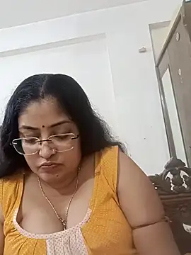 Snapshot of LAVERNIYA_ chatting on 10/18/25, 12:06 LAVERNIYA online show from 10/18/25, 12:06