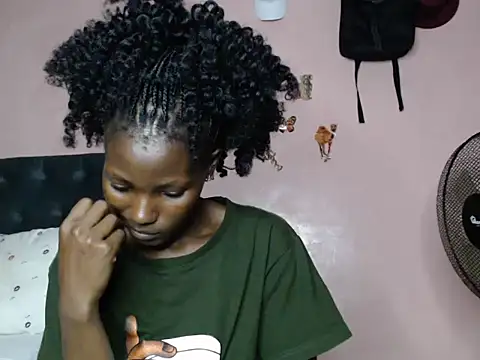 TrishaKalid online show from 02/01/25, 07:34