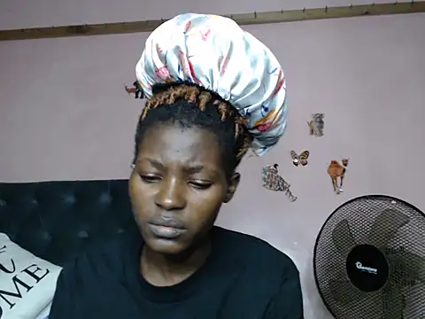 TrishaKalid online show from 03/09/25, 06:21