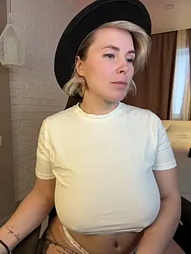 Charming Daphny online show from 12/04/25, 06:12