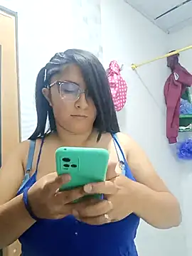  Angelinaandrade  online show from 11/25/25, 02:11