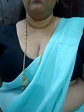 Snapshot of ashikaa_r chatting on 01/18/26, 06:23 ashikaa r online show from 01/18/26, 06:23