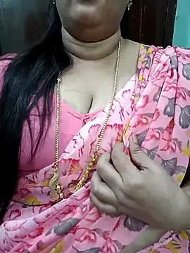 Snapshot of ashikaa_r chatting on 02/18/26, 06:48 ashikaa r online show from 02/18/26, 06:48