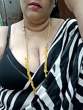 Snapshot of ashikaa_r chatting on 03/20/26, 06:35 ashikaa r online show from 03/20/26, 06:35