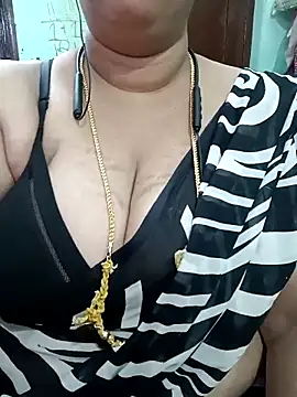 Snapshot of ashikaa_r chatting on 05/02/26, 09:47 ashikaa r online show from 05/02/26, 09:47