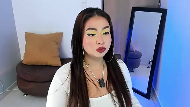 Snapshot of LiahDiaz chatting on 04/30/26, 04:13 LiahDiaz online show from 04/30/26, 04:13