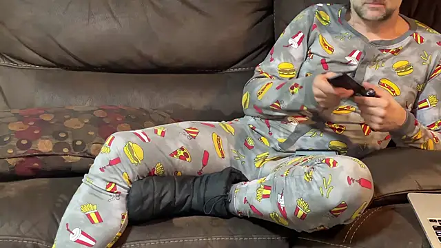 Snapshot of taboocanuck chatting on 01/13/25, 07:43 taboocanuck online show from 01/13/25, 07:43