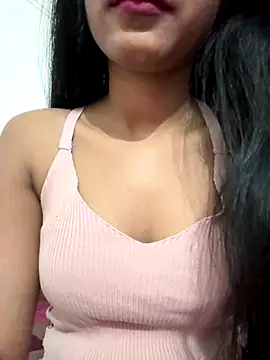 Snapshot of Hot_Goldengirl chatting on 10/15/25, 01:11 Hot Goldengirl online show from 10/15/25, 01:11