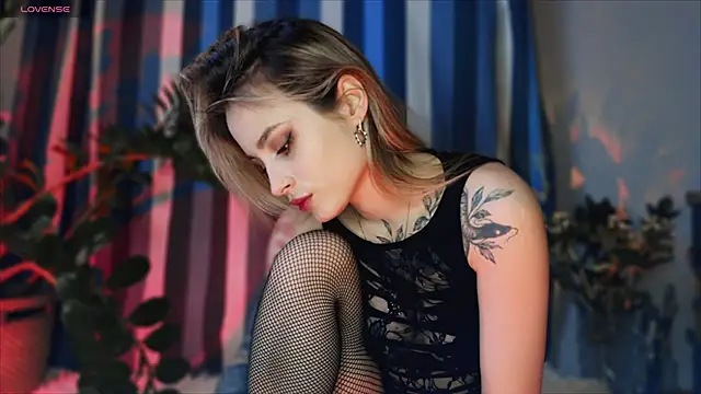 Snapshot of aviva_faith chatting on 11/28/25, 04:20 aviva faith online show from 11/28/25, 04:20