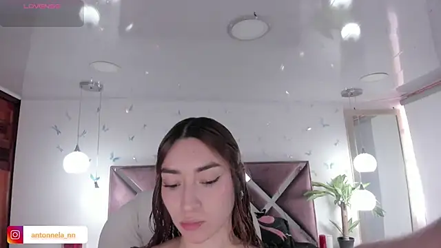  Antonnela  online show from 12/17/25, 03:40