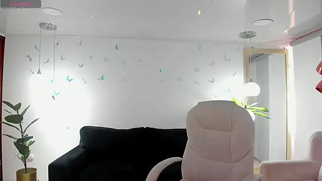 Snapshot of _Antonnela_ chatting on 02/12/26, 02:45 Antonnela online show from 02/12/26, 02:45