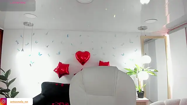 Snapshot of _Antonnela_ chatting on 02/14/26, 02:03 Antonnela online show from 02/14/26, 02:03