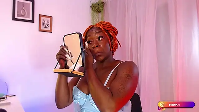 MiaKnox online show from 12/26/24, 11:03