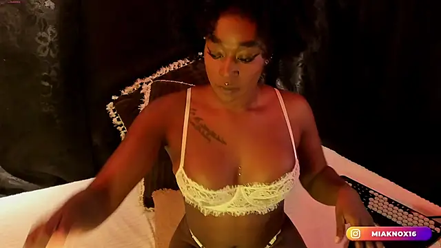 MiaKnox online show from 02/19/26, 12:06