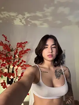 VictoriaHiill online show from 04/22/26, 07:04