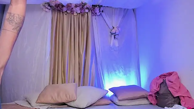 salomee star  online show from 10/21/25, 07:58