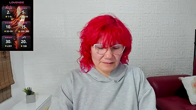 Snapshot of Salomeediaz_ chatting on 01/11/25, 09:04 Salomeediaz online show from 01/11/25, 09:04