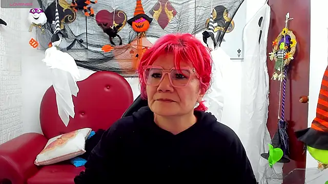 Snapshot of Salomeediaz_ chatting on 10/19/25, 01:01 Salomeediaz online show from 10/19/25, 01:01