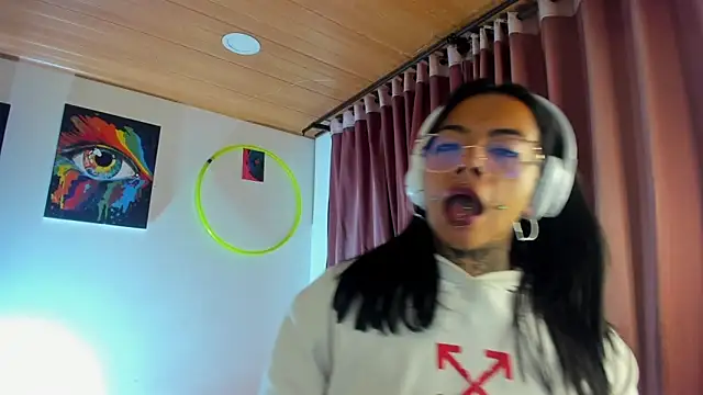 Snapshot of nicole_volkov chatting on 01/13/25, 11:06 nicole volkov online show from 01/13/25, 11:06