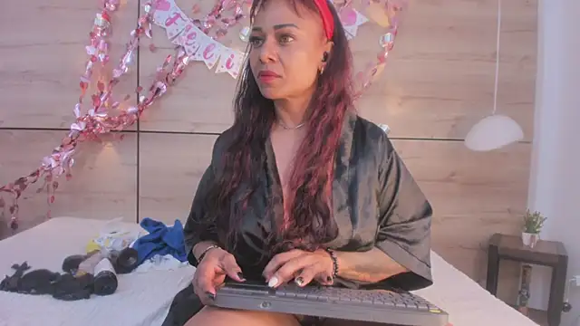 Snapshot of martina_touss chatting on 02/13/26, 12:45 martina touss online show from 02/13/26, 12:45