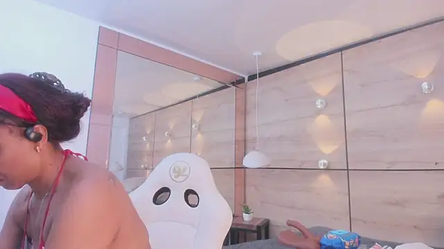 Snapshot of martina_touss chatting on 02/18/26, 01:07 martina touss online show from 02/18/26, 01:07