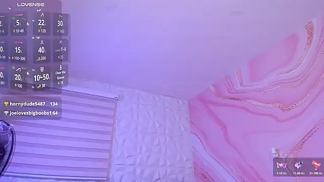 Snapshot of SaraaMills chatting on 01/11/25, 11:02 SaraaMills online show from 01/11/25, 11:02