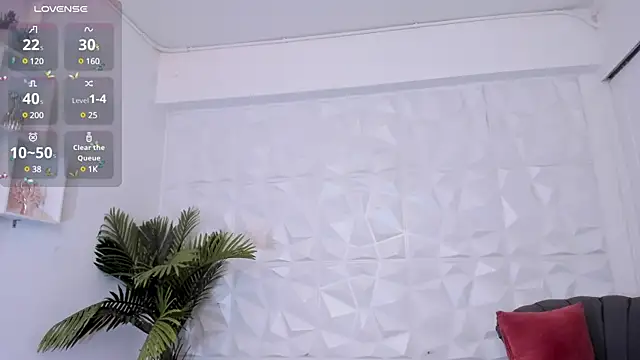 Snapshot of SaraaMills chatting on 01/14/25, 10:12 SaraaMills online show from 01/14/25, 10:12