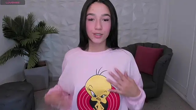 Snapshot of SaraaMills chatting on 01/17/25, 07:27 SaraaMills online show from 01/17/25, 07:27