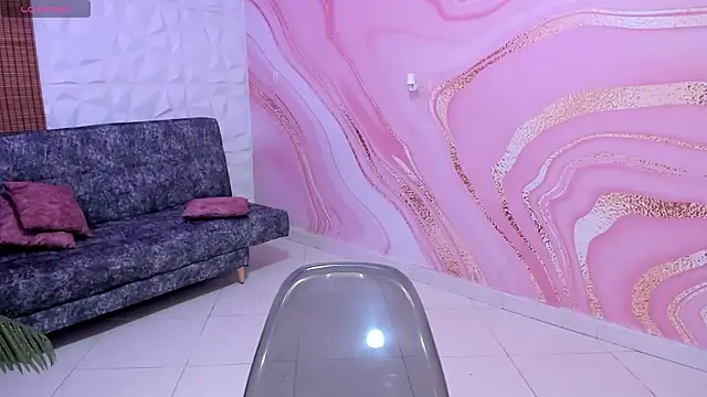 Snapshot of SaraaMills chatting on 03/13/25, 07:50 SaraaMills online show from 03/13/25, 07:50