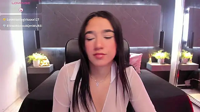 SaraaMills online show from 03/27/26, 08:26