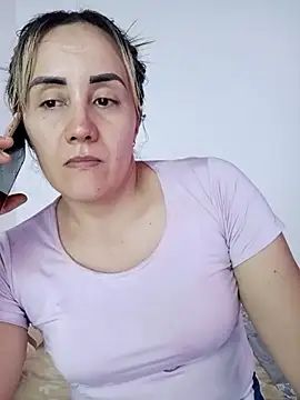 Snapshot of Isabel23zr chatting on 11/04/25, 02:38 Isabel23zr online show from 11/04/25, 02:38