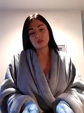 Snapshot of _monicab chatting on 02/06/25, 10:43 monicab online show from 02/06/25, 10:43