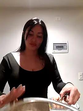 Snapshot of _monicab chatting on 10/30/25, 02:46 monicab online show from 10/30/25, 02:46