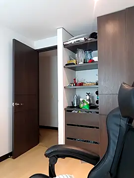 Snapshot of _monicab chatting on 11/19/25, 12:43 monicab online show from 11/19/25, 12:43