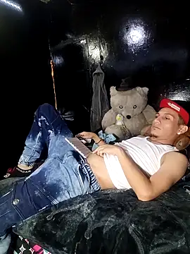 Snapshot of Ale21-345 chatting on 02/05/26, 03:33 Ale21-345 online show from 02/05/26, 03:33