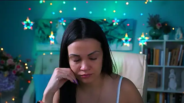 Snapshot of KarolinaRobinson chatting on 12/15/24, 03:31 KarolinaRobinson online show from 12/15/24, 03:31