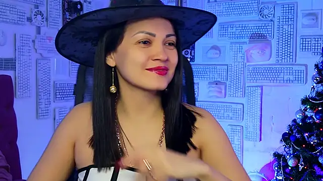 Snapshot of KarolinaRobinson chatting on 12/31/24, 11:42 KarolinaRobinson online show from 12/31/24, 11:42