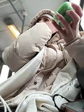 Snapshot of Accole chatting on 02/14/25, 07:17 Accole online show from 02/14/25, 07:17