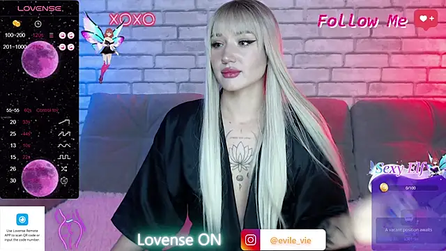 Snapshot of Eva_Evile chatting on 12/22/24, 11:44 Eva Evile online show from 12/22/24, 11:44