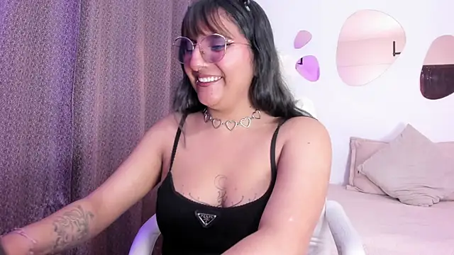 Snapshot of Alliccee chatting on 11/24/25, 08:30 Alliccee online show from 11/24/25, 08:30