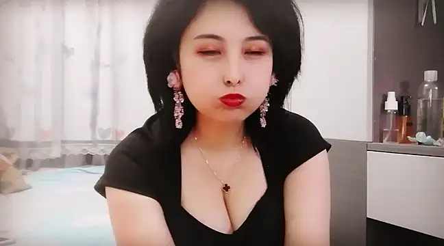 Hanicarrot online show from 02/08/25, 12:17