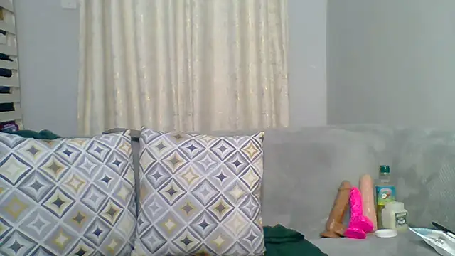 Petite 254 online show from 12/20/25, 12:18