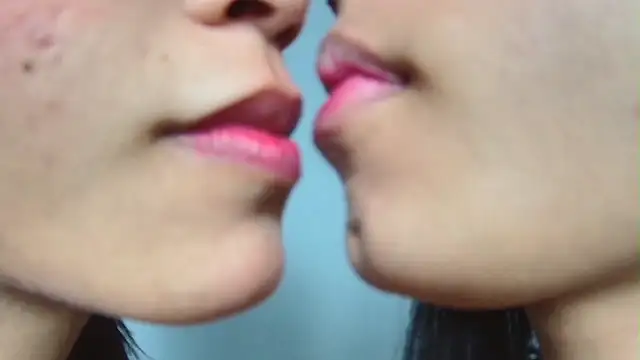 Snapshot of strawberrymia68 chatting on 02/06/25, 01:10 strawberrymia68 online show from 02/06/25, 01:10