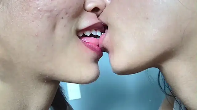 Snapshot of strawberrymia68 chatting on 02/08/25, 07:27 strawberrymia68 online show from 02/08/25, 07:27