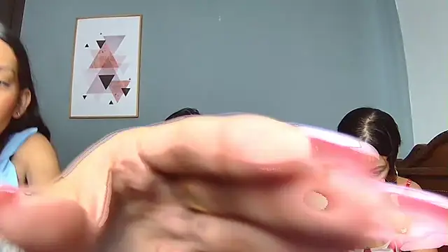 Snapshot of strawberrymia68 chatting on 02/15/25, 01:05 strawberrymia68 online show from 02/15/25, 01:05